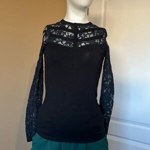 Simple black top for any occasion/Size XS